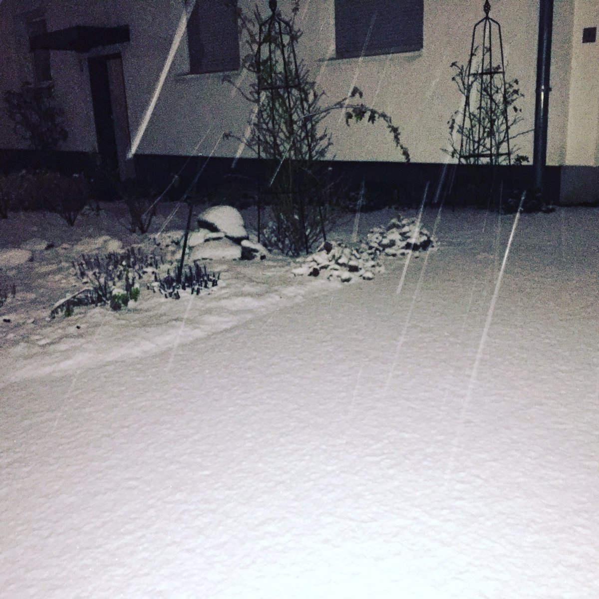 Schnee im neuen Jahr #schnee #kalt #rutschgefahr #kölnerverkehrsbetriebe #verzögerung #kvb #schneeflocken #schneemänner #like4like #köln