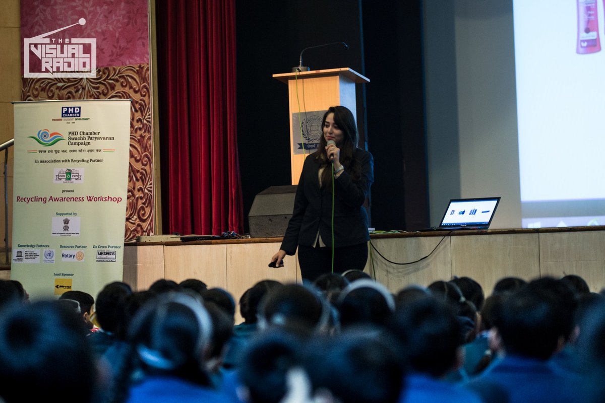 SwachParyavaran's tweet photo. #phdswachhparyavaran#ahlconinternational#recyclingawarenessworkshop#pompom https://t.co/ex3rVbkMpm