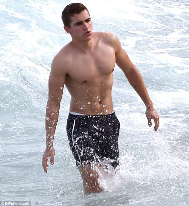 DivinxMxss's tweet photo. Quiero cambiar FC ¿lo hago? ¿Dave Franco o Jake Miller? https://t.co/fRXLgnqI85