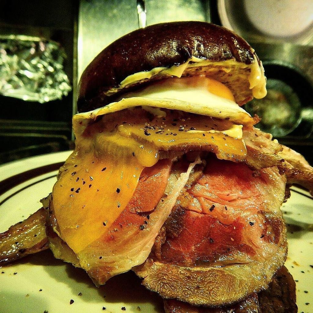 Tequilas_Diner's tweet photo. 明けましておめでとうございます。
テキーラダイナーは、本日ランチから営業しております。バーガー初めは是非当店で。
#テキーラダイナー #Diner #burger #burgerp… https://t.co/iMxqrxeYjN https://t.co/SxhFszIDiW