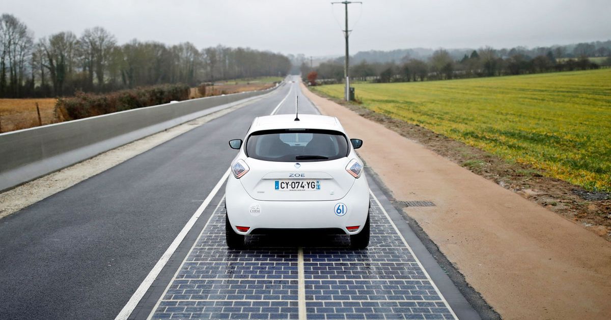 A French town just installed the world's first 'solar road' engadget.com/2016/12/22/a-f…