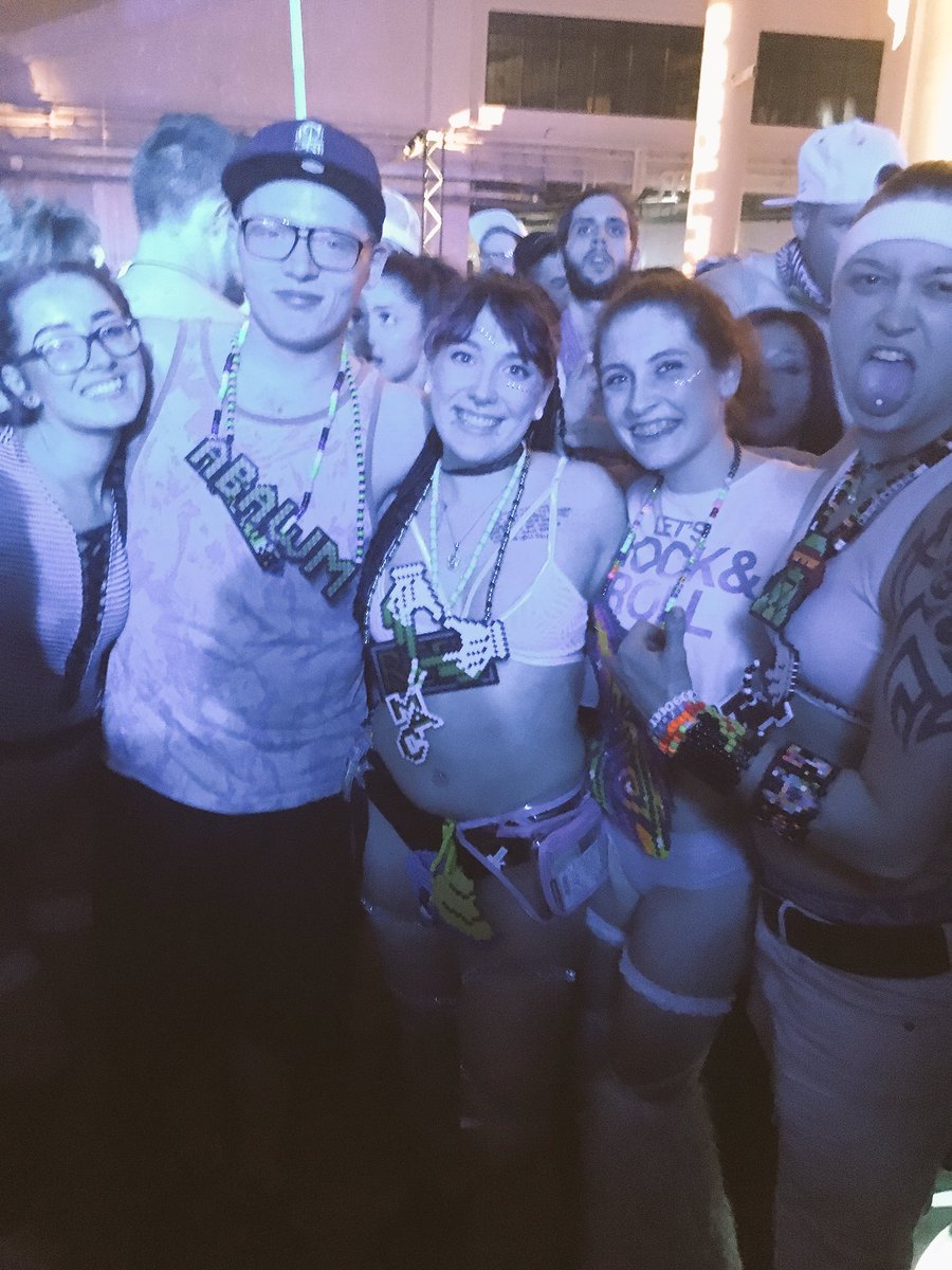 keelypiepotato's tweet photo. Last night was something else! Thank you all of the wonderful people who made it an amazing experience 💕✨ #resolution2016 #happynewyear https://t.co/DQ7VLgITt2