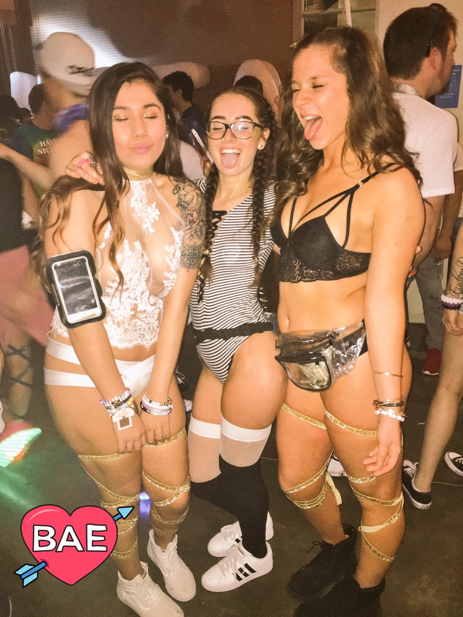 keelypiepotato's tweet photo. Last night was something else! Thank you all of the wonderful people who made it an amazing experience 💕✨ #resolution2016 #happynewyear https://t.co/DQ7VLgITt2