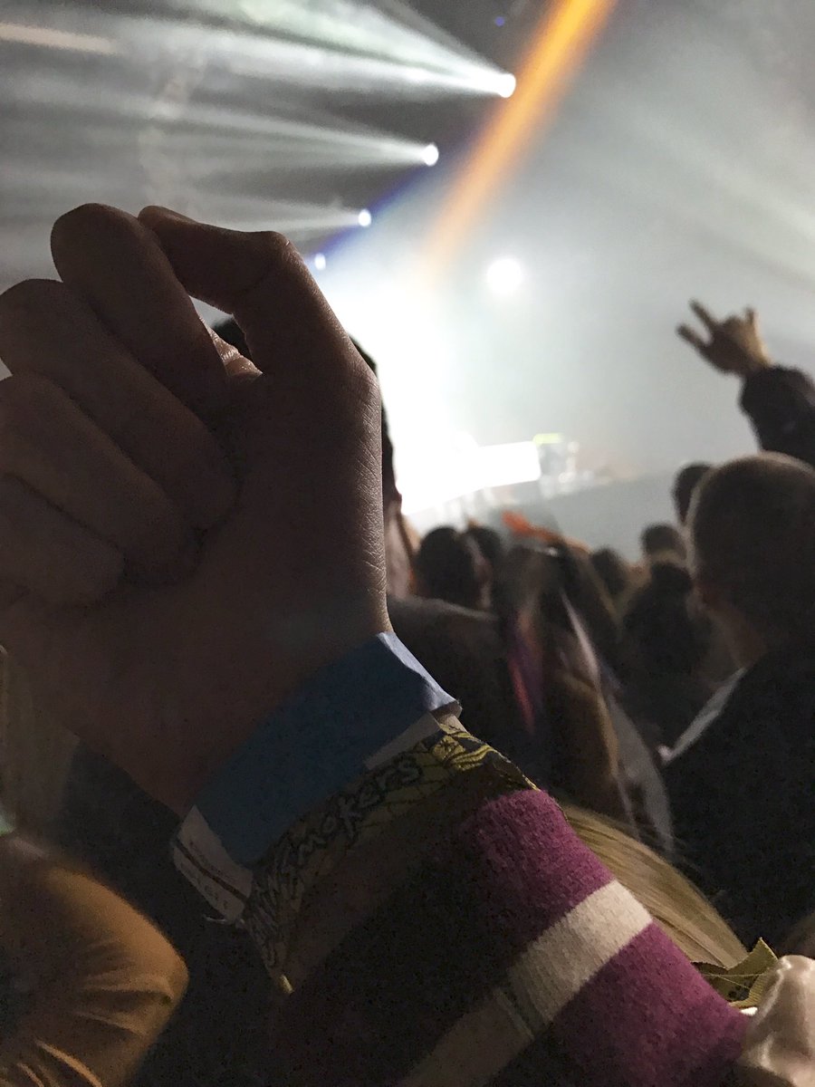 socallme_ELYX's tweet photo. #LACCdreaming @TheChainsmokers in 4 pictures https://t.co/MUzrkwW4fn