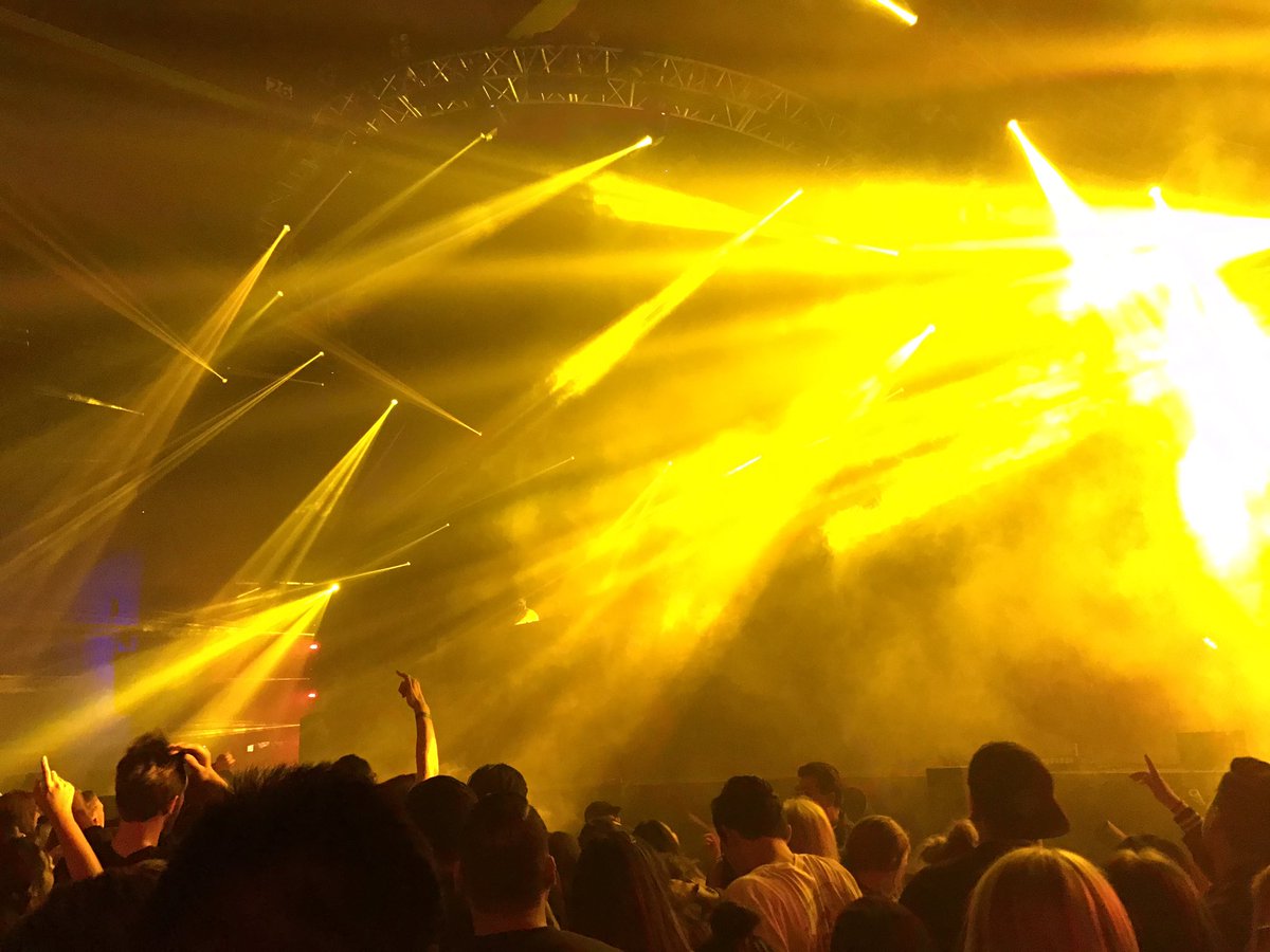 socallme_ELYX's tweet photo. #LACCdreaming @TheChainsmokers in 4 pictures https://t.co/MUzrkwW4fn