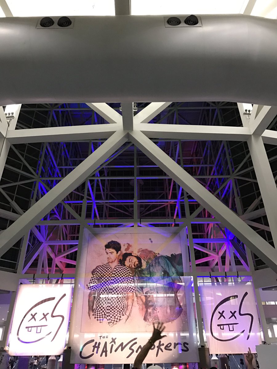 socallme_ELYX's tweet photo. #LACCdreaming @TheChainsmokers in 4 pictures https://t.co/MUzrkwW4fn