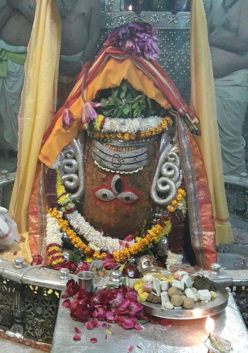 surendrapandeyj's tweet photo. @mamtatripathi10 आप और पूरे परिवार को नव वर्ष की शुभकामनाएँ https://t.co/FH04YJ2GhS