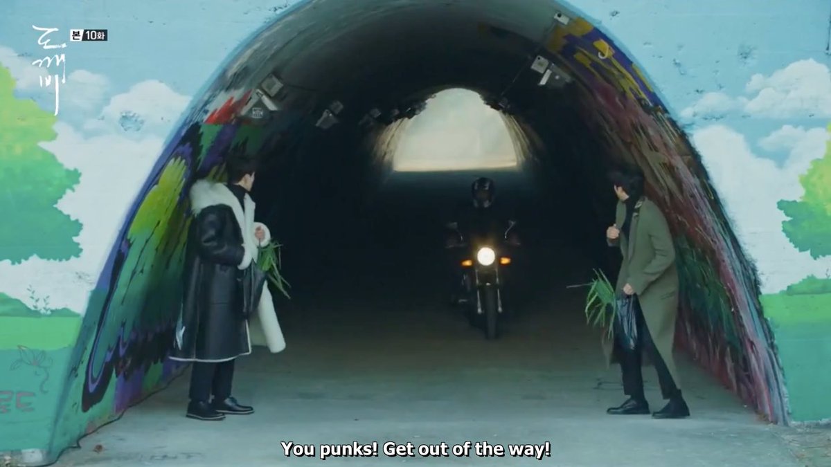 kdramaworlld's tweet photo. they went out to buy some green onions and came back with a dramatic entrance #legends https://t.co/rk5cem7koe