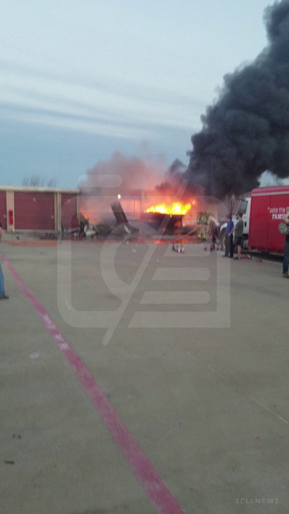 SellNewsEditor's tweet photo. SELLNEWS | #Breaking #McKinney #planeCrash #burningplane 
#Twoplanescollide #airplanecrash  https://t.co/bB9dSbGOI6 https://t.co/UePi2w7UpI