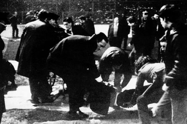 paullarkin74's tweet photo. Remembering today the 66 people who went to a football match at Ibrox and didn't come home. RIP. https://t.co/zY9GB93YhU