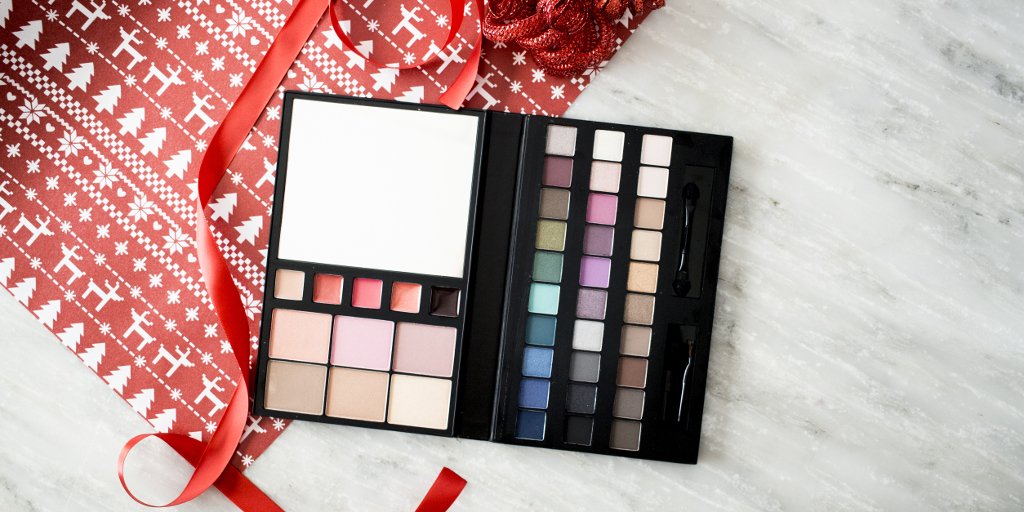 autumn_maher's tweet photo. Win over the makeup lover in your life w/ the Avon Makeup Artist Palette! #AvonRep https://t.co/oae7u4WvvR https://t.co/DfhWs97A8Y