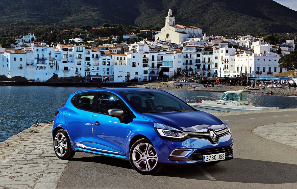 AraMotor's tweet photo. En @Sergio_DT en porta una preciosa foto del @PrensaRENAULT Clio GT Line a #Cadaqués @CadaquesTurisme #RenaultClio #ClioGT https://t.co/YVpgGuSLrN