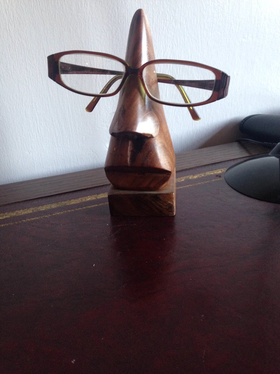 bluebluerules's tweet photo. My favourite glasses holder https://t.co/Omhw2bH8RT