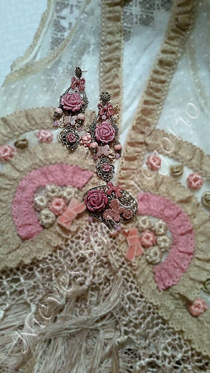 NSGcollection's tweet photo. Lo más VINTAGE de la Coleccion Flamenco #NSGModa nievessangrerorio.es https://t.co/rVYmvU8uhE
