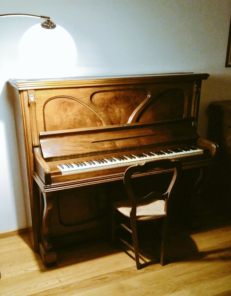 soler_113's tweet photo. #love #work #piano #maristany #oldschool https://t.co/pqU0Jc6ZSX