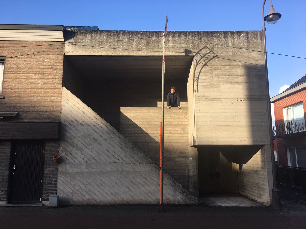 pabedaux's tweet photo. Bibliotheek van #winhov 'Local Hero' Juliaan Lampens te Eke https://t.co/kU5hom1mx5