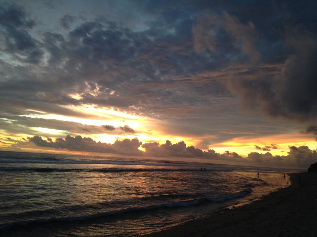 GNFI's tweet photo. Matahari sore Sayang Heulang Beach #sunsetku https://t.co/tHymH0MI0Z -via @idenide