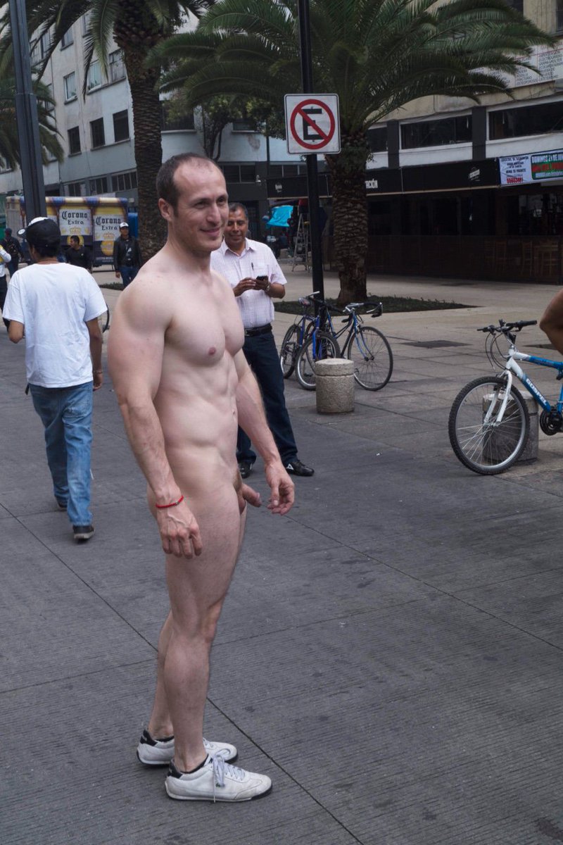 cocks_in_public's tweet photo. https://t.co/gSAIqnVzFu