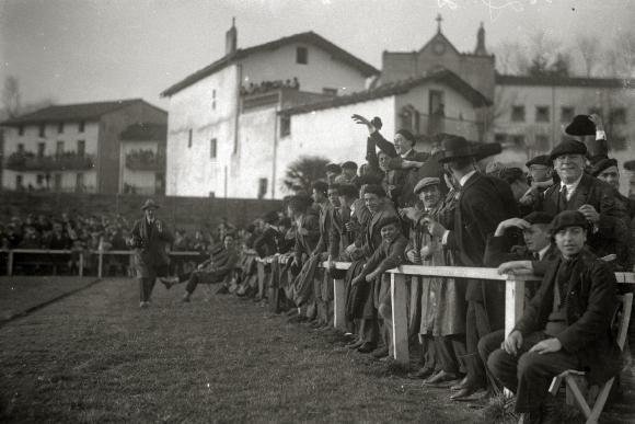 estadios_Spain's tweet photo. The Campo de Amute, former home of Real Unión &amp; venue of the 1915 Copa del Rey Final, opened on this day in 1910
https://t.co/ZwNWVrdS4A https://t.co/YVktt5Mg42