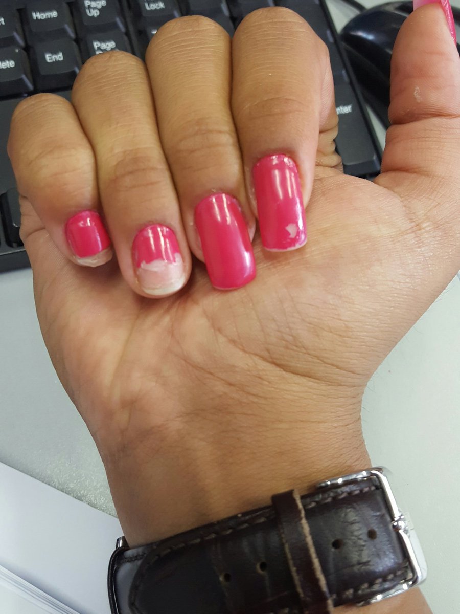 eujullrafa's tweet photo. Se as pessoas soubessem o quanto dói quebrar um acrigel 🖓 #minhasgarrinhas #tadoendopracaralho #perdi3 #tochateada #presente2017 https://t.co/QYtHaDOIaY