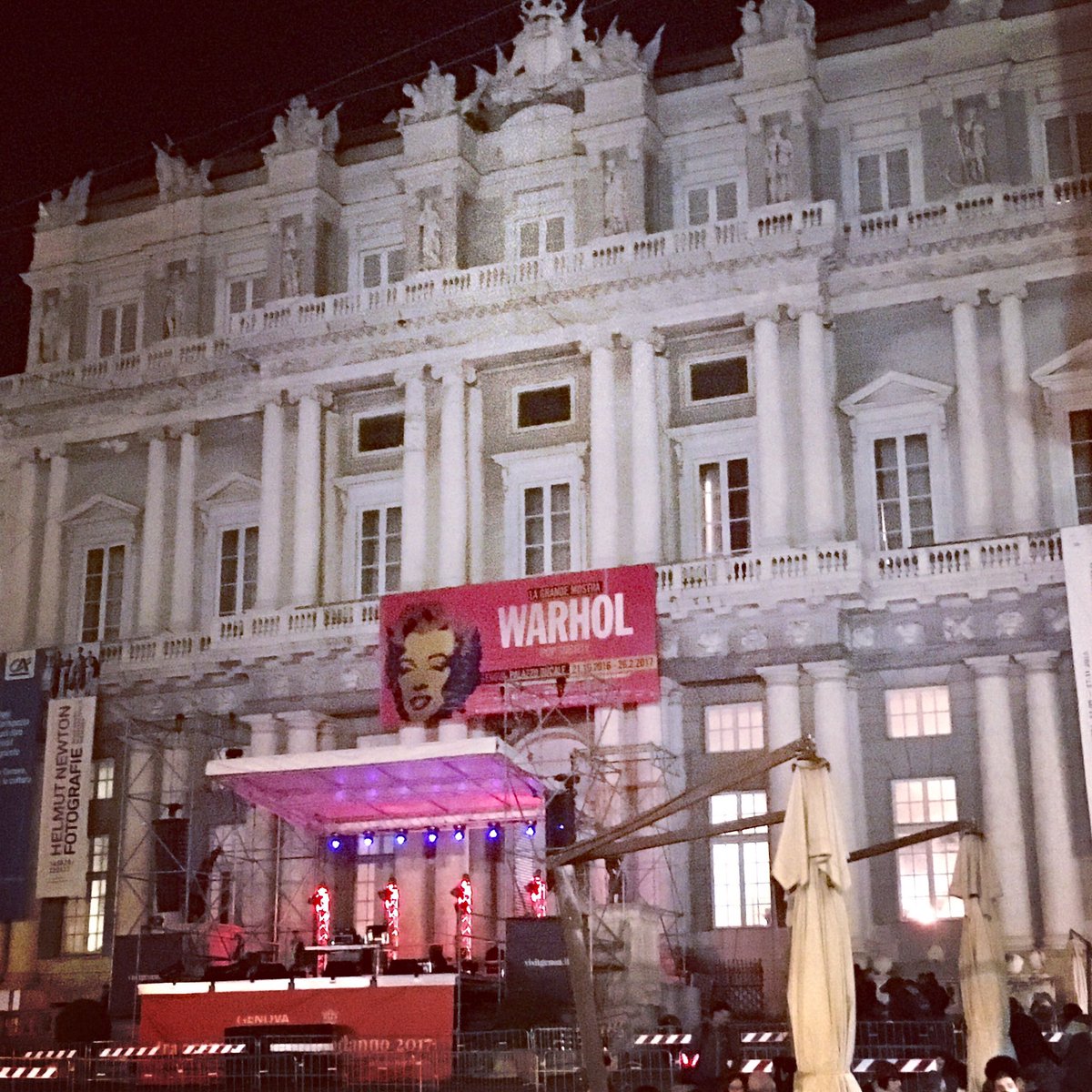 lauraiacovacci's tweet photo. In the middle of the night ... in the heart of pop art #L8L 😎😎🍻
#countdown #CapodannoperNoi #Genova #palazzoDucale #AndyWarhol #HelmutNewton https://t.co/KZtfs3nX7x