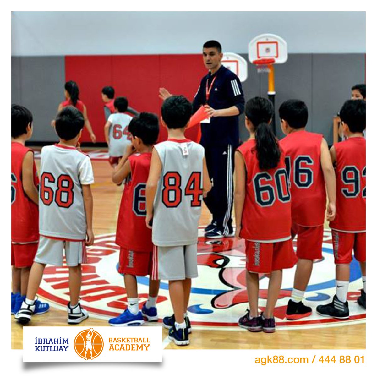 Çalışmalarımızda her bir sporcunun gelişimi yakından takip edilmekte, bu gelişim düzenli olarak kendisine ve ailesine rapor edilmektedir.