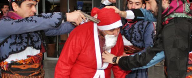 BaskaGelecek's tweet photo. Reina’nın hatırlattıkları: Yılbaşı kutlamaları nasıl hedef gösterildi?

https://t.co/QBpZnefAgf https://t.co/AG8IKTQVkG