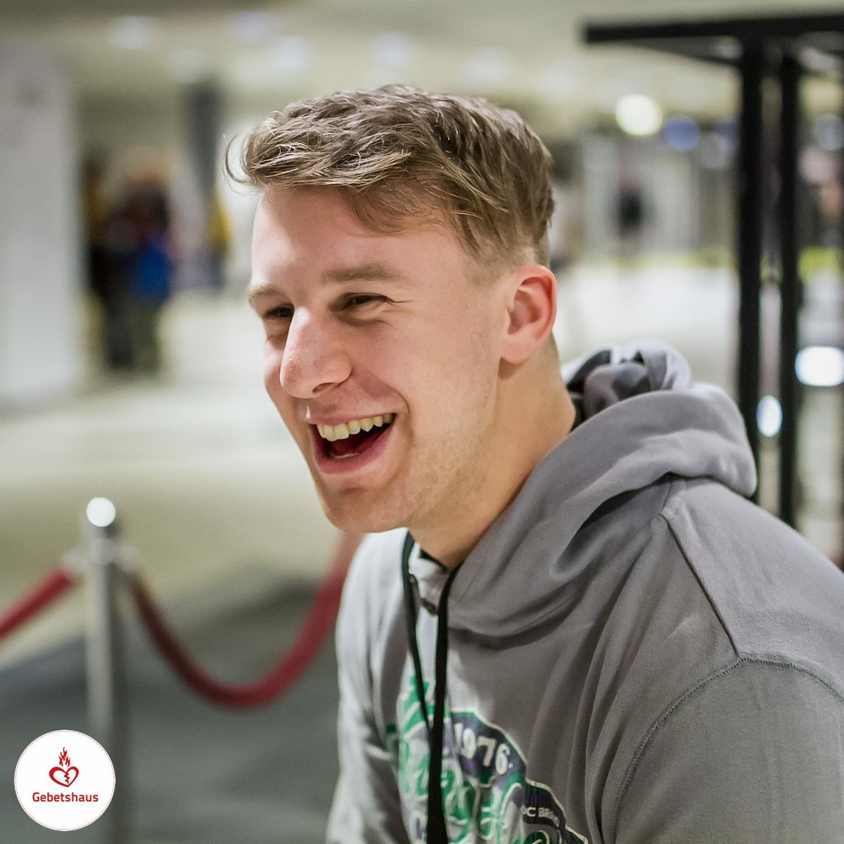 Gebetshaus's tweet photo. "Die Zeiten im Lobpreis mit meinem besten Freund hat uns echt zusammengeschweißt und war total tief." - Jakob, Teilnehmer der #MEHR2016 https://t.co/LXahxc6cEm