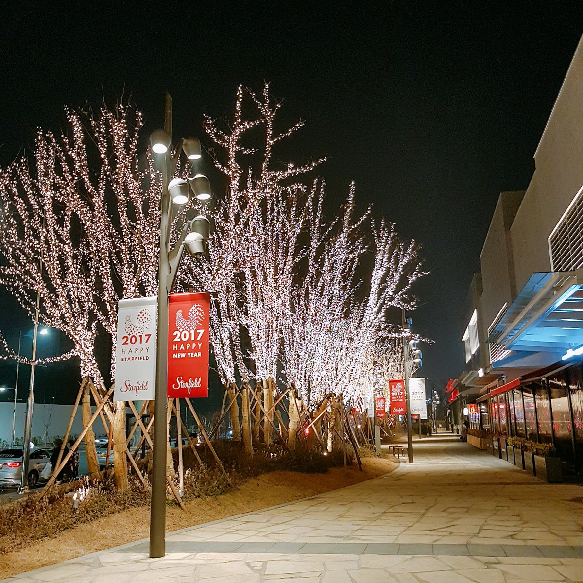 nyamjune's tweet photo. Shopping mall aesthetics #스타필드한남 #StarfieldHanam https://t.co/MCpJxjOX45