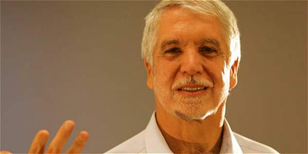 Dos años más con Petro y Bogotá se habría reventado: Peñalosa ow.ly/qTgc307BG7l