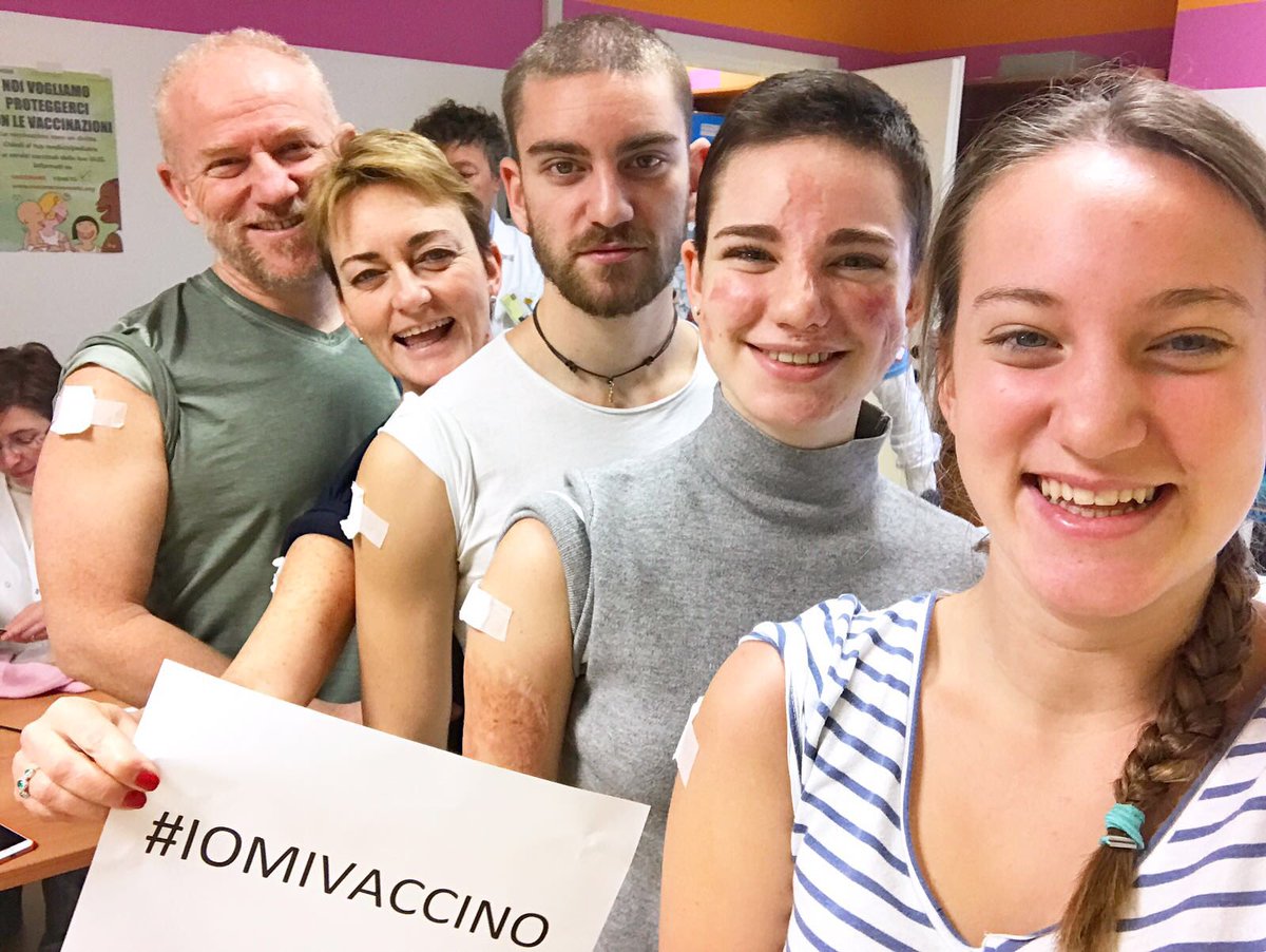 Iniziamo l'anno al meglio vaccinando tutta la famiglia perché purtroppo 'sta meningite prende a tutte le età!  #iomivaccino 💉👍🏻💪🏻