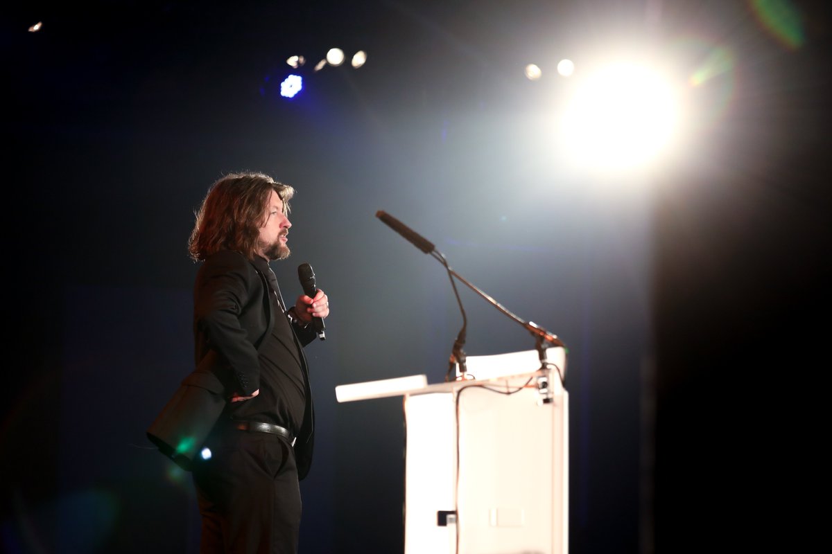 event_foundry's tweet photo. Loved working with @KeithFarnan recently #pro #eventprofs #comedian #awardshost #event #venue #workingnotplaying Photo from Shaun Fellows https://t.co/BYXiRudbSq