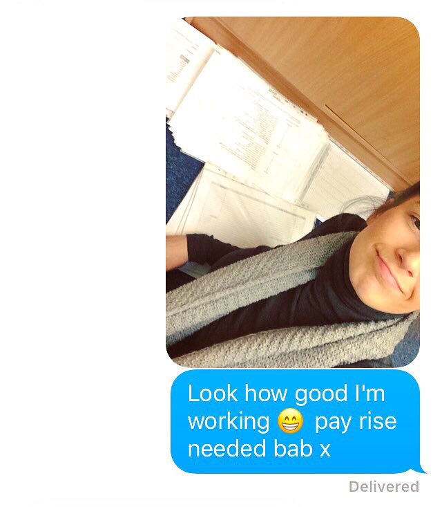 Rumer_96's tweet photo. When it's a rare occasion that you work at work so u request a pay rise from ur boss when it actually happens providing photo evidence https://t.co/JbEULlVdUd