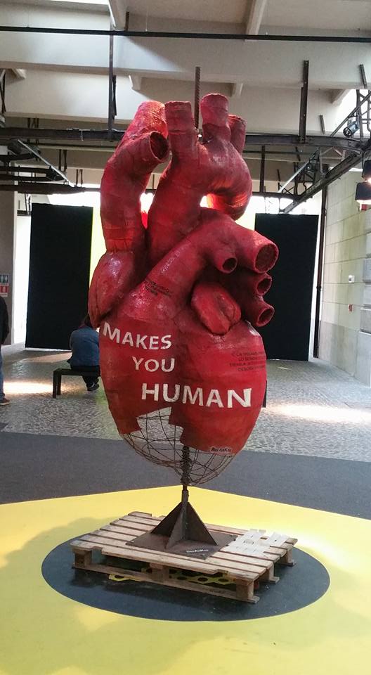 PSmarriti's tweet photo. MACRO CUORE dal Macro a Rebibbia , hug your enemy
#BeeAnKee #macrotestaccio #radiorock #installation #sculpture 
 https://t.co/9wFIO7rEYI https://t.co/NbT7AvYfTG