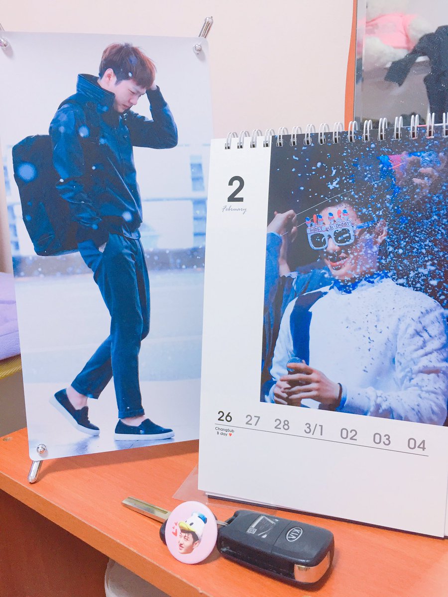 sanggyunii's tweet photo. 달력 잘받았습니당 ㅎㅎㅎ 받자마자 여기저기 주신사진들은 벽에 붙햐놔서ㅋㅋㅋ 이것만찍어서 올려봅니당 예쁘게만들어주셔서 감쟈해얌 🙊
새해복마니받으세용ㅋ 
@ohuniverse2017 @changsuba_com https://t.co/hoLOeWW6V6