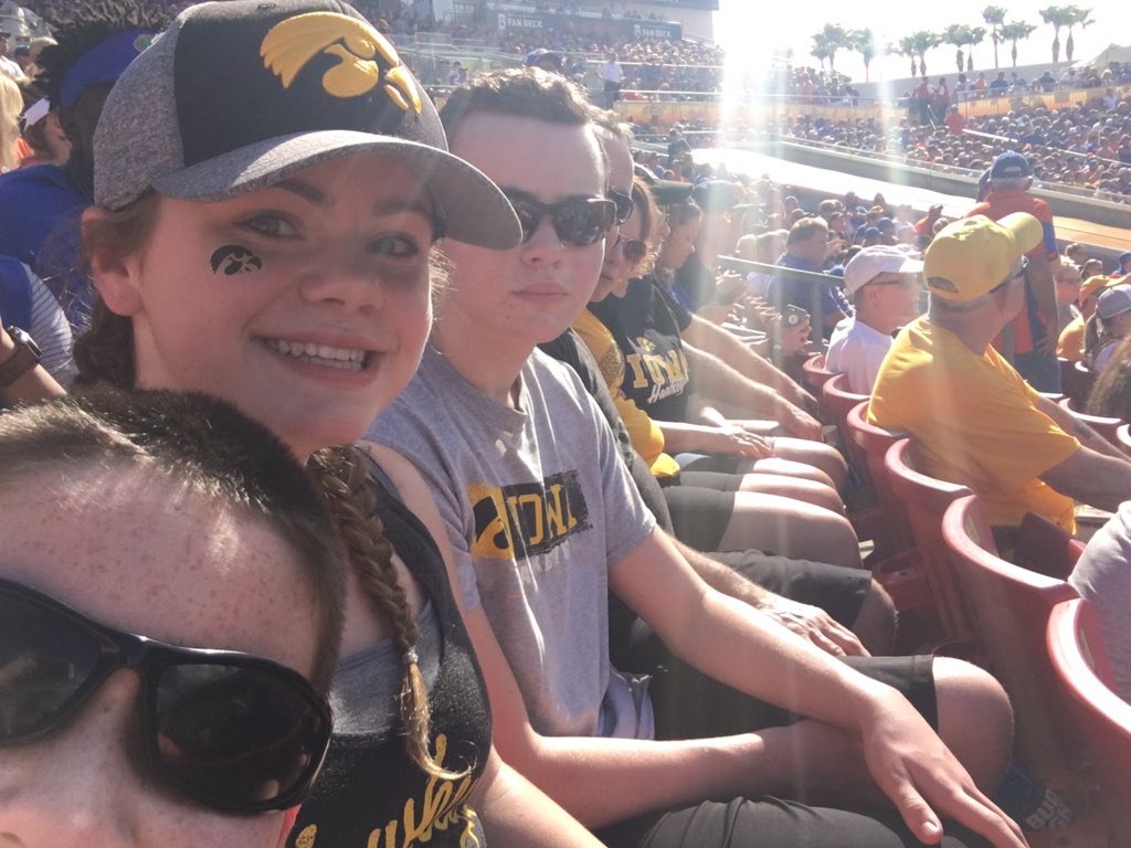 CoffeeGrand's tweet photo. Go hawks! https://t.co/1phz436hNv
