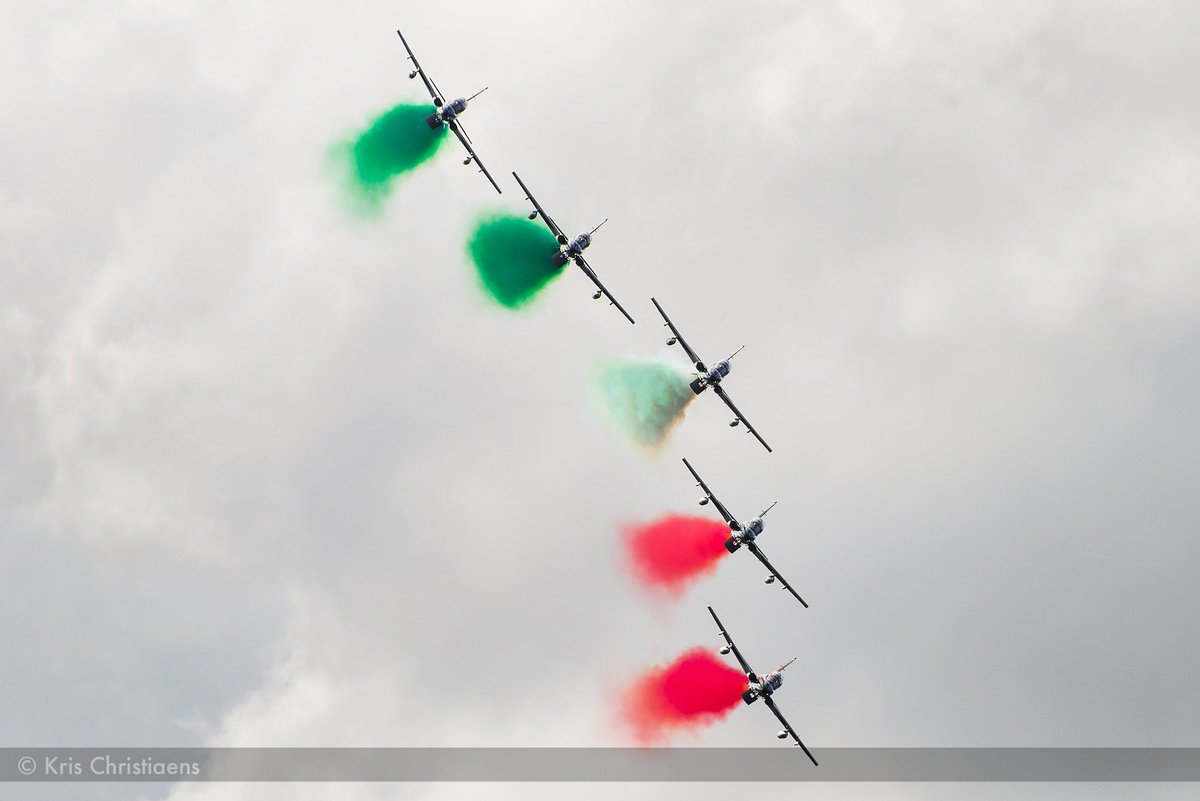 KCAviationPhoto's tweet photo. Frecce Tricolori - Photo: Kris Christiaens @FrecceTricolori @ItalianAirForce #airshow #aerobatics #italy #formationteam #aviation https://t.co/5ByMqQqqkY