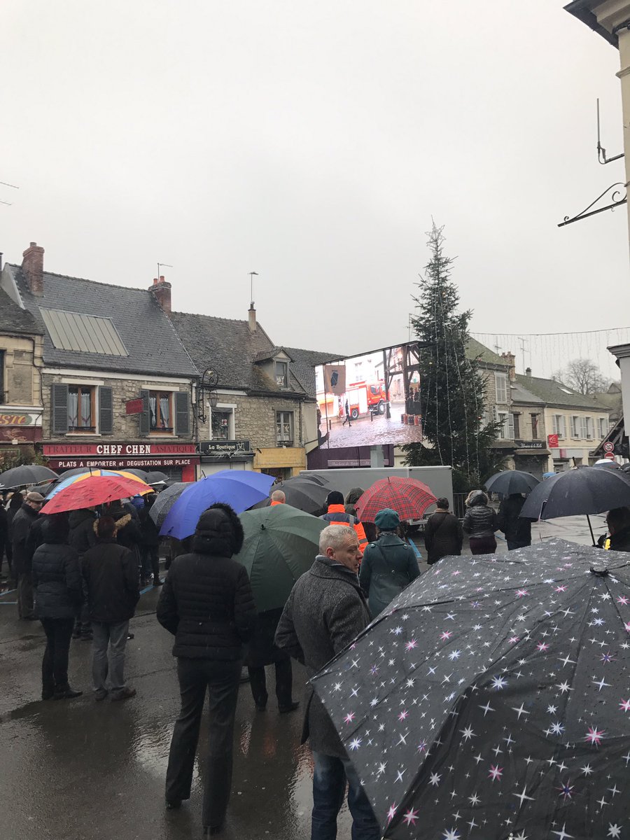 amplitudeevent's tweet photo. Milly-la-Forêt : dernier hommage ce lundi au lieutenant Pascal Hodeau https://t.co/PnlI5bGqig
