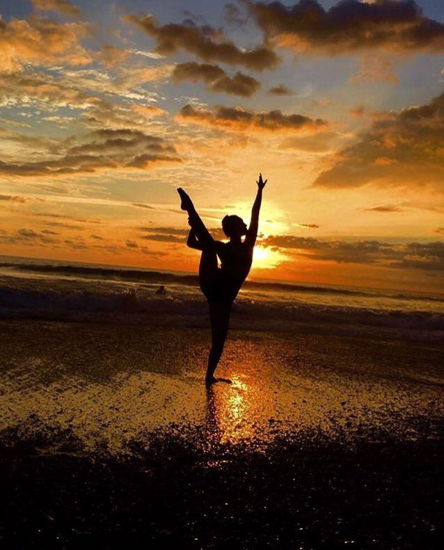 danceworkscr's tweet photo. "The world is your stage" 
Nuestras chicas de la compañía en sus vacaciones!  
@kipaez @DanaDavidovich #camimoreno https://t.co/BqjErXM1TL