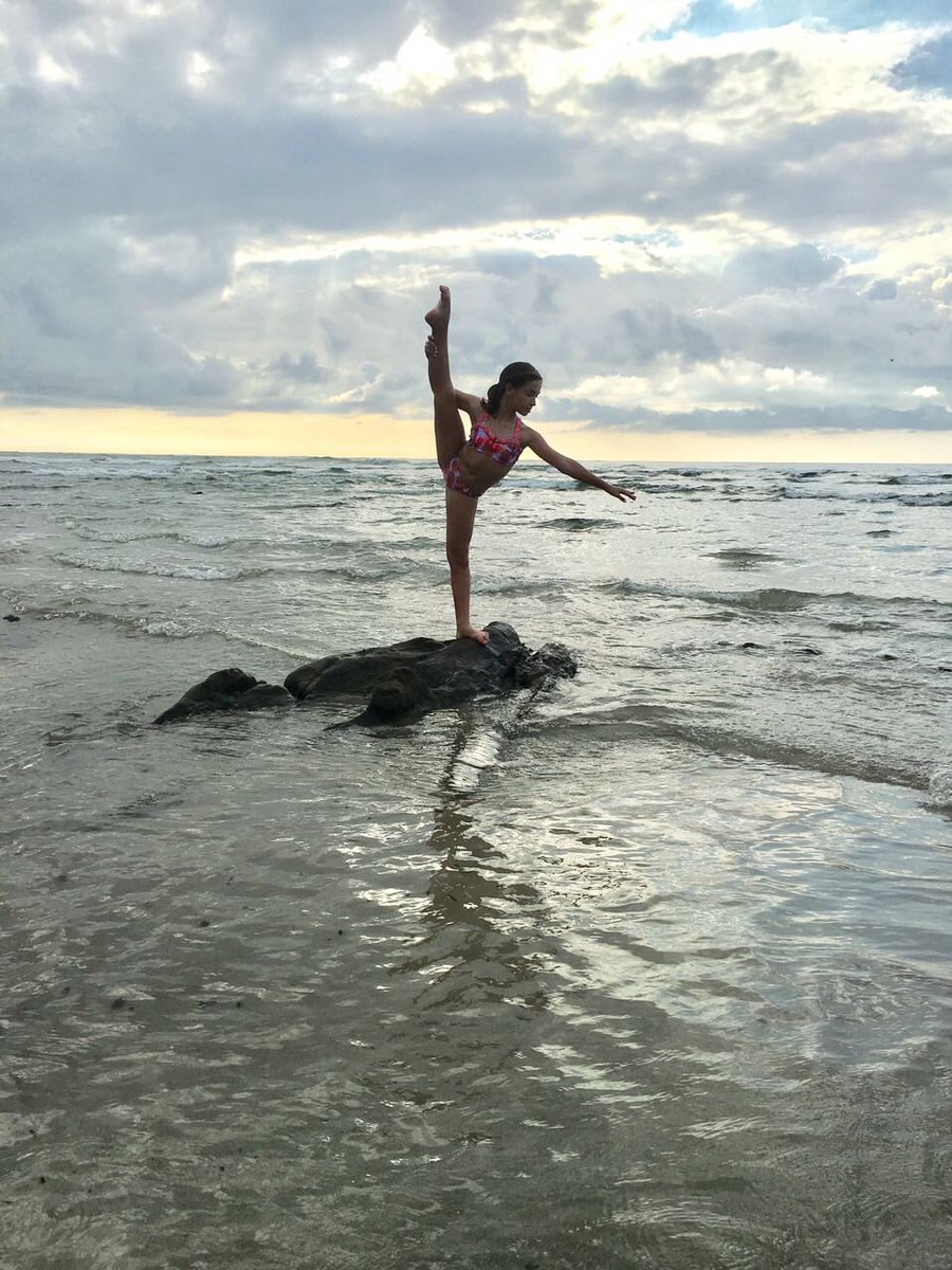 danceworkscr's tweet photo. "The world is your stage" 
Nuestras chicas de la compañía en sus vacaciones!  
@kipaez @DanaDavidovich #camimoreno https://t.co/BqjErXM1TL