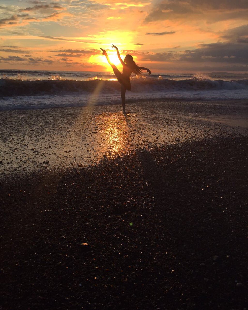 danceworkscr's tweet photo. "The world is your stage" 
Nuestras chicas de la compañía en sus vacaciones!  
@kipaez @DanaDavidovich #camimoreno https://t.co/BqjErXM1TL
