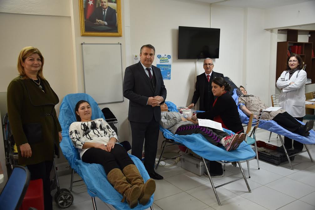 HAYDİ KADINLAR KAN BAĞIŞINDA BULUNMAYA <a href="/drmehmetcerci/">Dr. Mehmet Çerçi</a>  manisaguncelhaber.com/haydi-kadinlar…