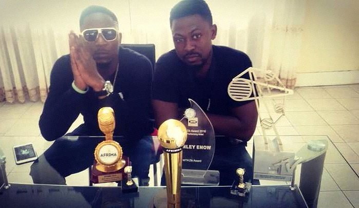 sof_touch's tweet image. ***Bonne Année 2017*** Nous l'avons fait et nous le ferons encore! Le meilleur reste à venir..
Cc bro @StanleyEnow