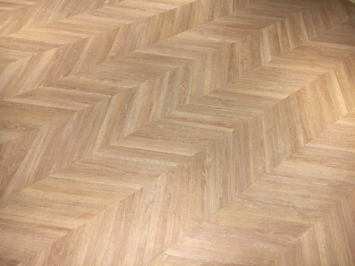 Prachtige vloer project Heiloo, type Hongaarse punt PVC vloer van Moduleo uit de serie Moods!