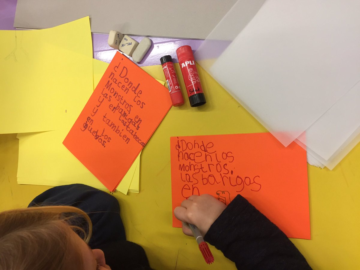 carolmucle's tweet photo. ¡El taller de #Fanzinaccion ha estado plagado de reflexiones sobre los monstruxs! 👹👺👻👽👾🤖🙈
¿Dónde habita el tuyo? @CondeDuqueMAD #boookids https://t.co/MsOnwcxChu