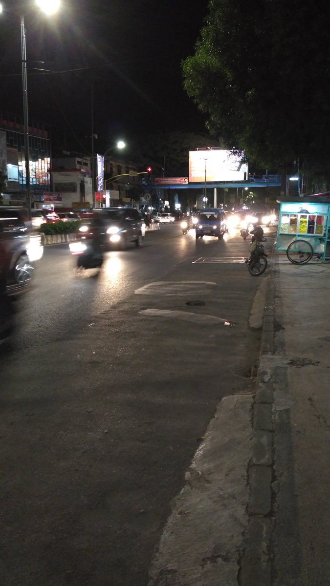 Pukul 21:25 lalin di Jl. A Yani terpantau Ramai lancar -Liana M.kom1 <a href="/Edunewsfm/">EDUNEWS FM RADIO</a> <a href="/official_itv/">Indonesiatv</a> #Trafficmalang