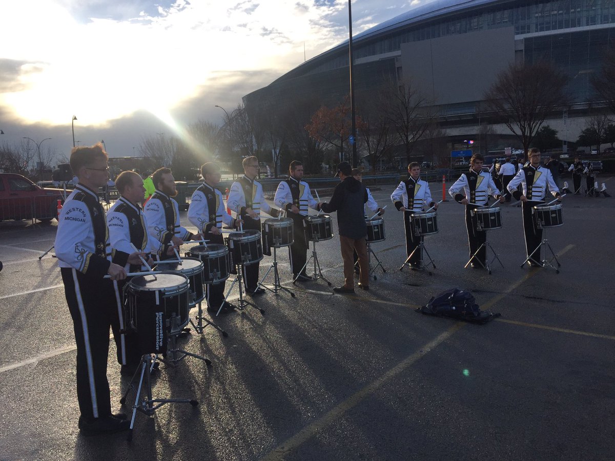 WMUDrumline's tweet photo. @CottonBowlGame Warmup #LotHype https://t.co/oMicZWPDQ9