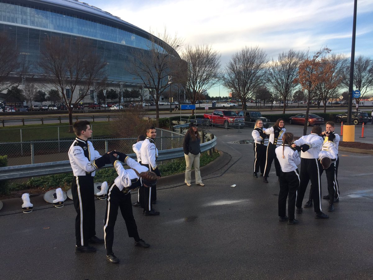 WMUDrumline's tweet photo. @CottonBowlGame Warmup #LotHype https://t.co/oMicZWPDQ9