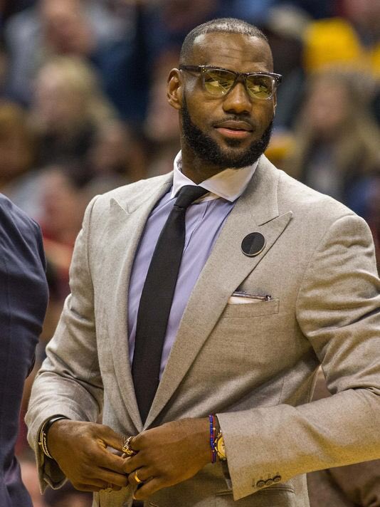 MGoldenCrows's tweet photo. LBJ: " Siempre es especial jugar ante @NoguesArsenal , queremos ganarles y bajarlos del podio de la @LNFantasy " https://t.co/sgqLyzXTyN