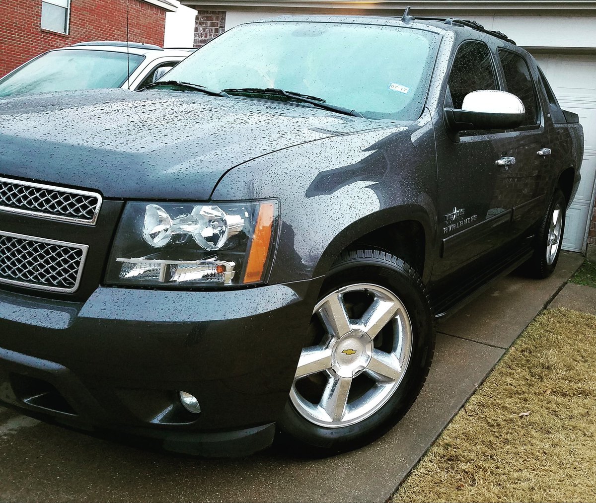 IGoByBFish's tweet photo. Avalanche....@chevrolet @chevy @avalancheclub #trucklegend #chevylegend #texas #texasedition #bowtie #dope #avalanche #chevrolet #truck https://t.co/oYZiNCUdfe